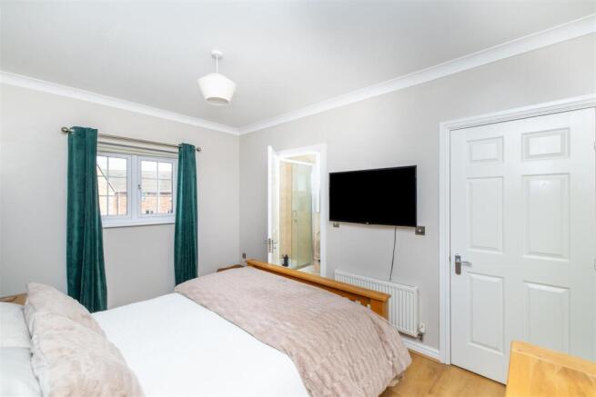 2 bed Apartment for sale Image 10