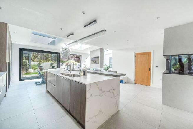 Bishop Ramsey Close, Ruislip, HA4 photo 4