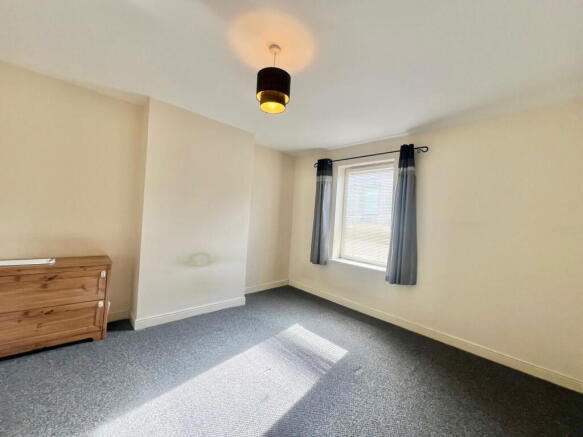 2 bed Terraced to rent Image 6