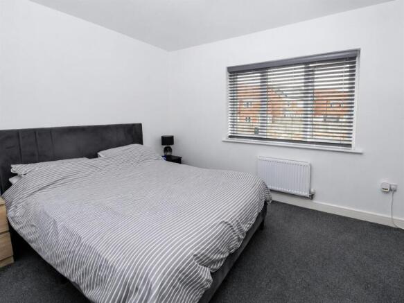 3 bed Town House for sale Image 5