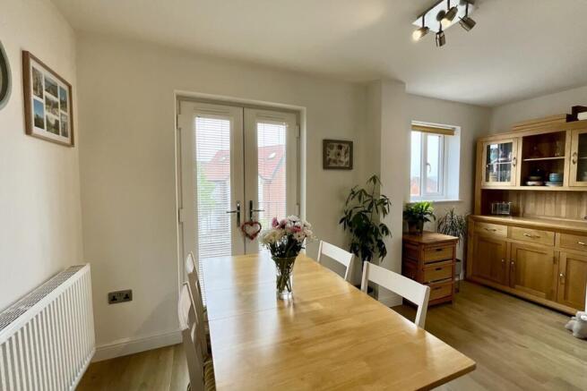 3 bed Semi-Detached for sale Image 9