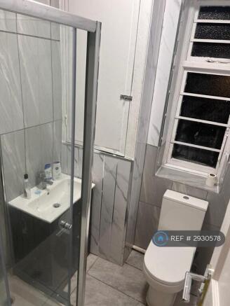 3 bed Flat to rent Image 12