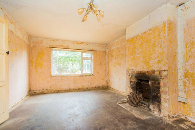 Lounge/Dining Roo...