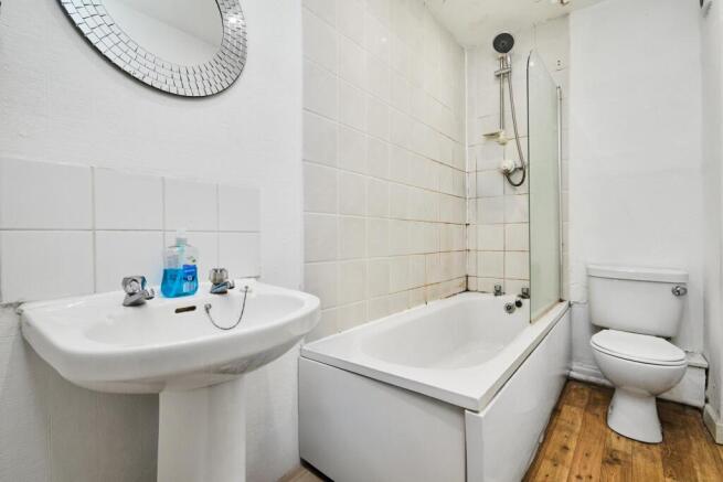 5 bed House to rent Image 10