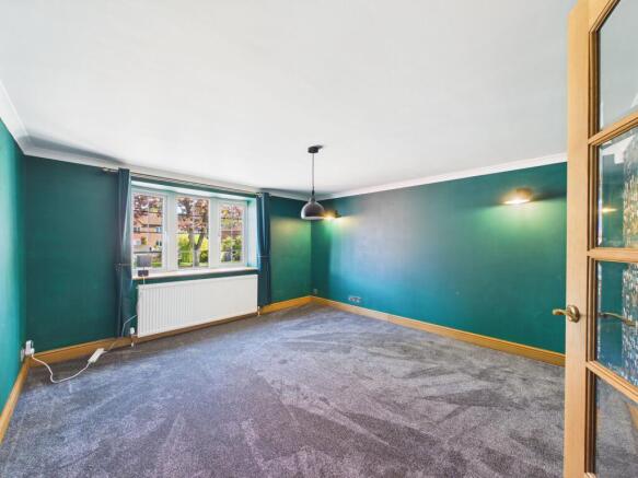 5 bed Detached for sale Image 7