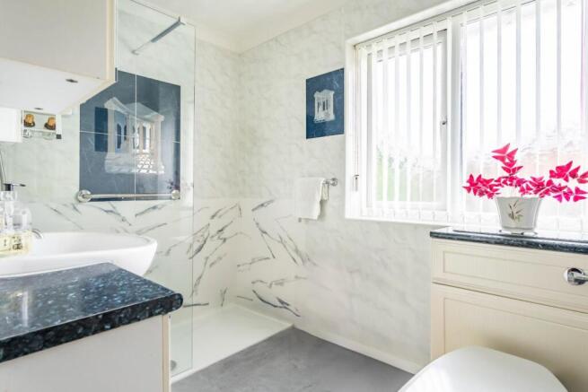 4 bed Detached for sale Image 9