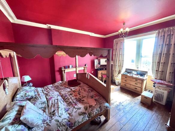 5 bed Detached for sale Image 12