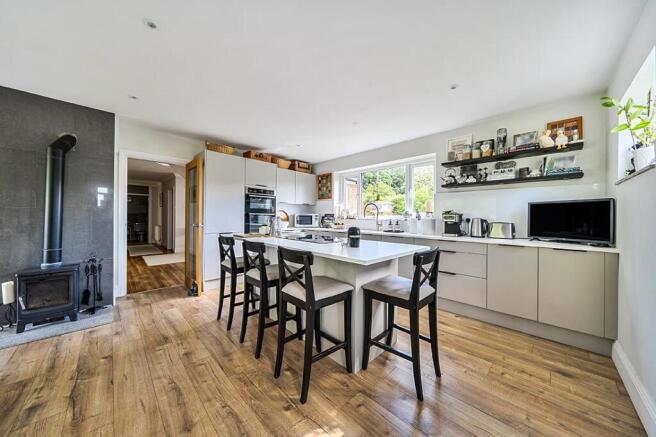 4 bed Detached for sale Image 7