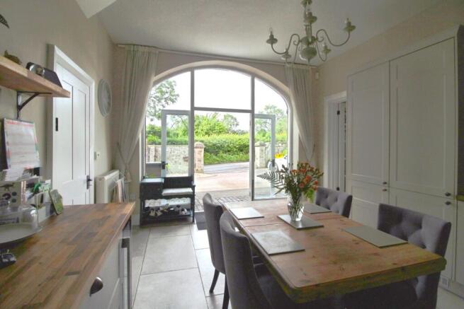 Rever Kitchen Breakfast Room
