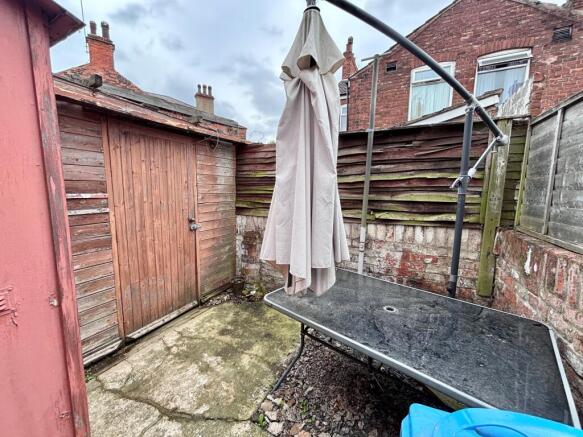 4 bed Semi-Detached to rent Image 11