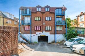 Flat 8, 10 Spring Court, Roberts Road, Southampton SO15 5DE
