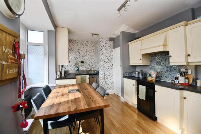 3 bed Terraced for sale Image 6
