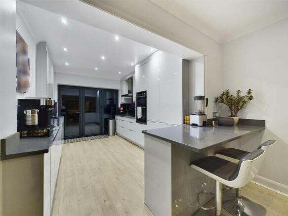 Kitchen3.jpg
