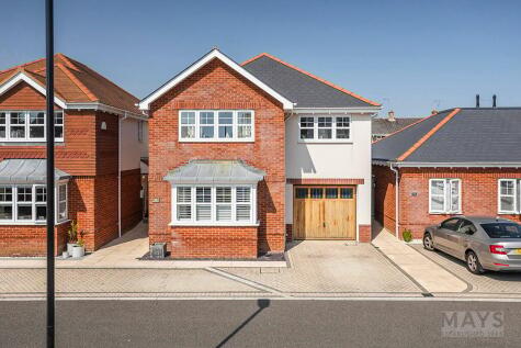 Swann Hill Gardens, Upton, BH16