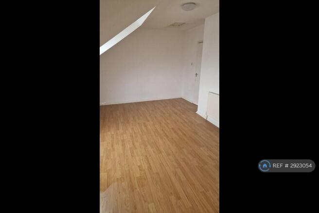 2 bed Flat to rent Image 9