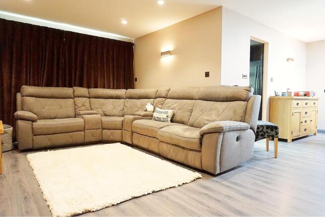 Lounge/Dining Room