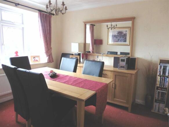 Attractive dining room (front)