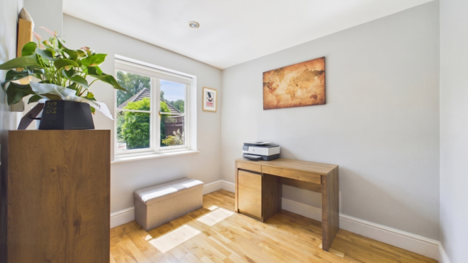5 bed Detached for sale Image 11