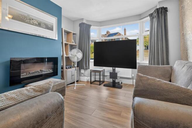 4 bed Semi-Detached for sale Image 4