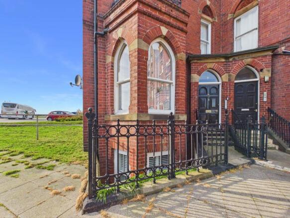 2 bed Apartment for sale Image 11