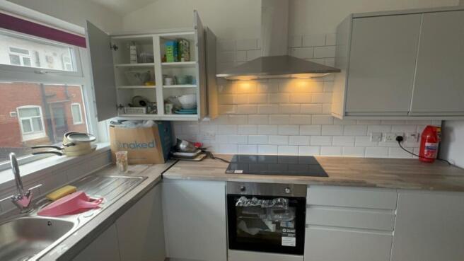 6 bed Detached to rent Image 4
