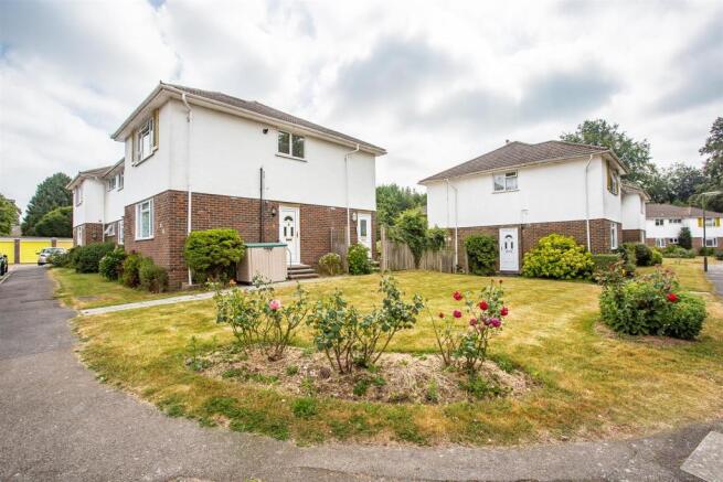 flat-courtlands-crescent-banstead-1021.jpg