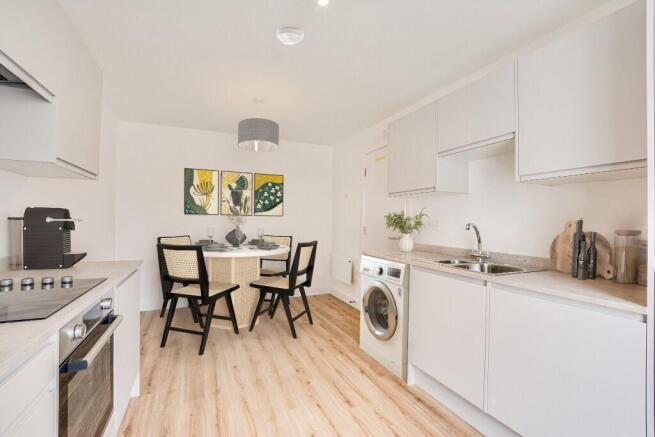 4 bed Semi-Detached to rent Image 6