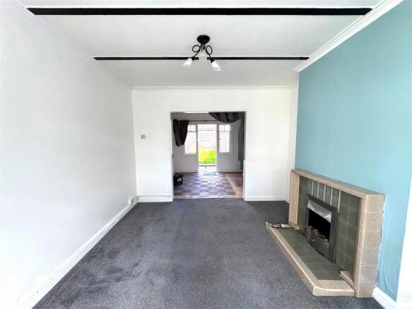 lounge and Dining (2).jpg