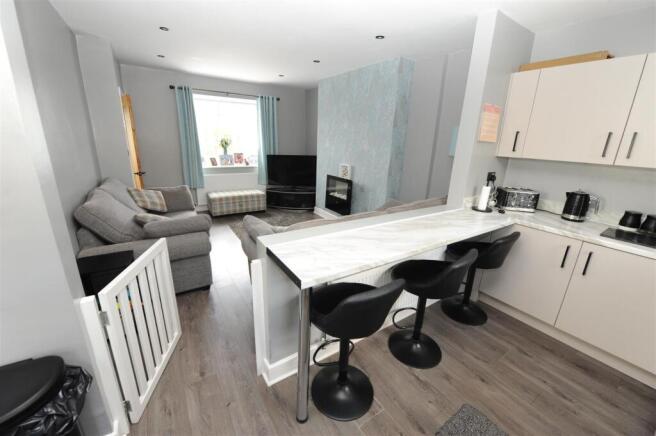 3 bed Semi-Detached for sale Image 6