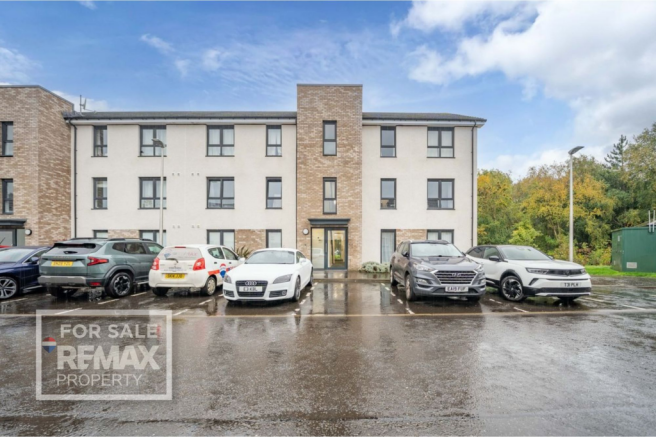 2-bed flat on Kaims Crescent, Kirkton, Livingston, EH54 7FX, £180,000