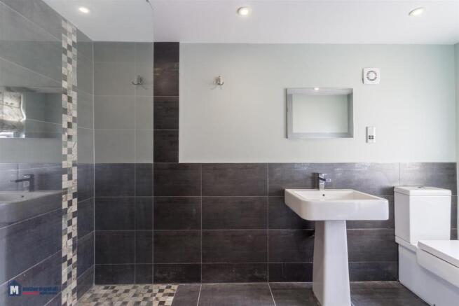 Bedroom Two En Suite