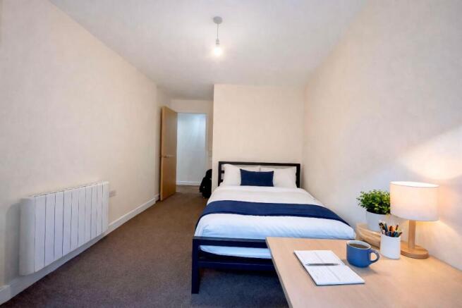 4 bed Apartment to rent Image 9