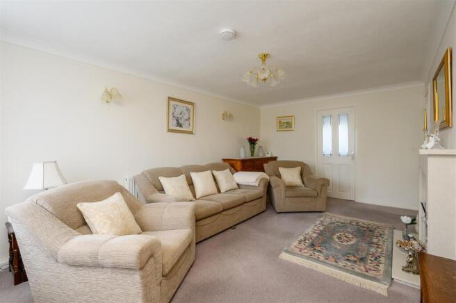 3 bed Semi-Detached for sale Image 6