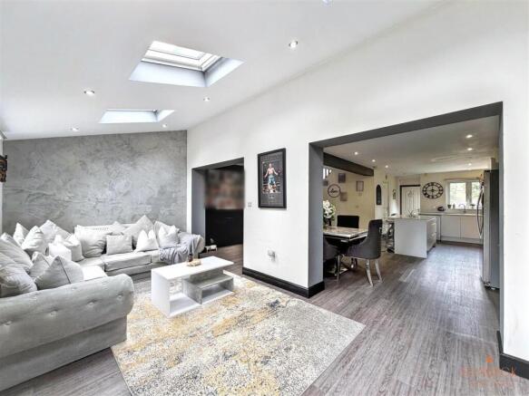 4 bed Detached for sale Image 8