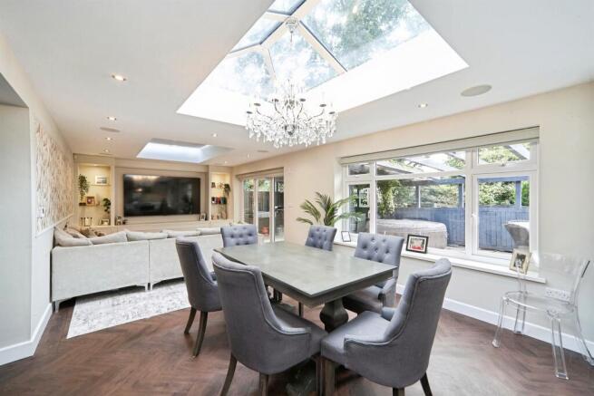 4 bed Detached for sale Image 10