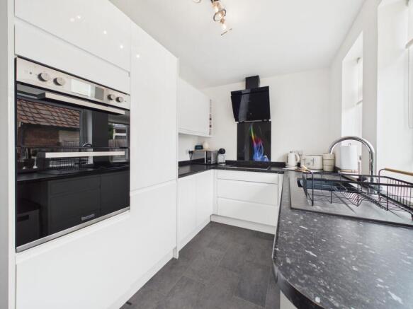 2 bed Semi-Detached for sale Image 6