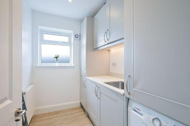 Woodstone Avenue, Stoneleigh, Surrey, KT17 2JR photo 4