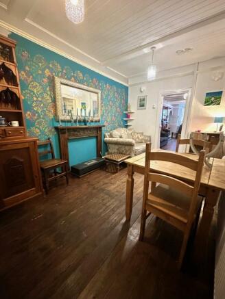 DiningRoom1.jpg