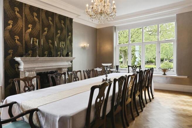 5 bed Detached for sale Image 7