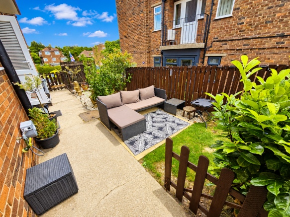 2 bed Flat for sale Image 12