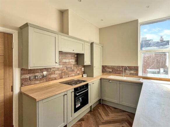 Kitchen 2.jpg