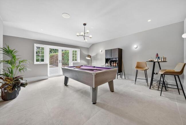 8 bed Detached for sale Image 7