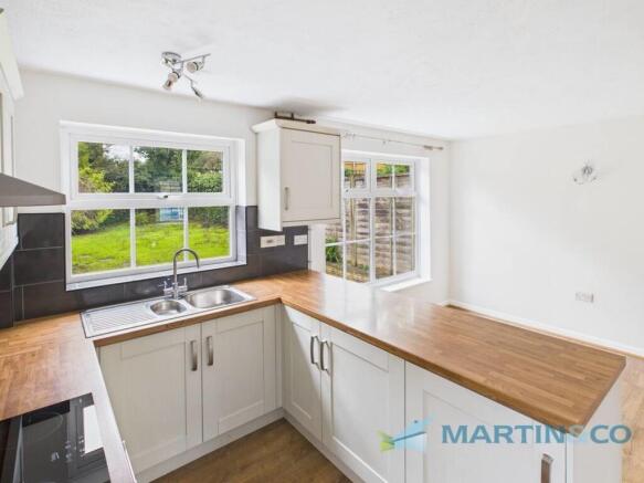 CAM02145G0-PR0082...