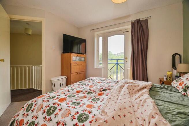 3 bed Terraced for sale Image 9