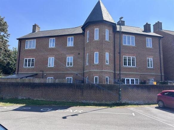 2 bed Apartment for sale Image 12