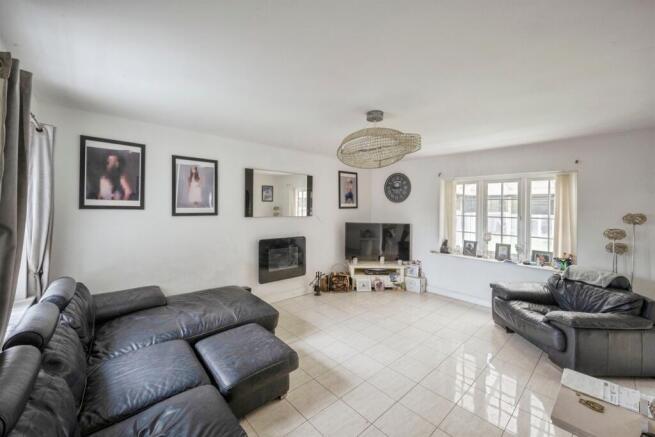 5 bed Detached for sale Image 6