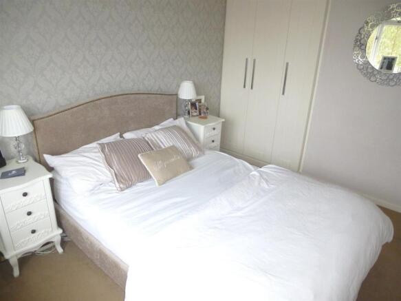 Bed1a.JPG