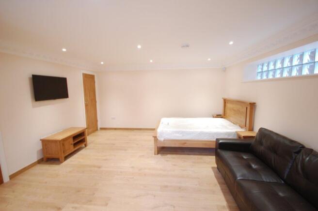 Bedroom (3).jpg