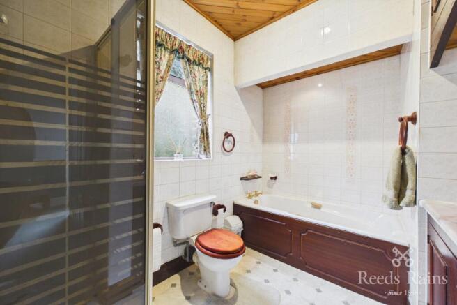 4 bed Detached for sale Image 11