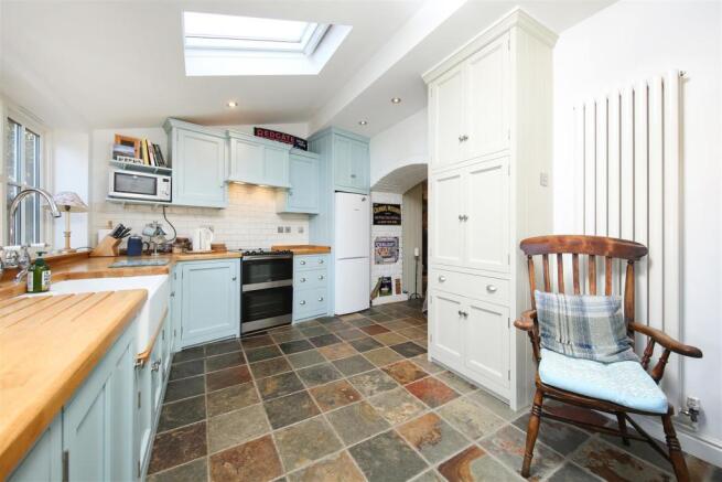 Kitchen2.jpg